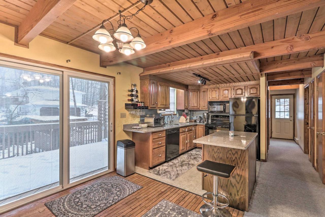 Henryville Home With Hot Tub About 5 Mi To Camelback! Екстериор снимка
