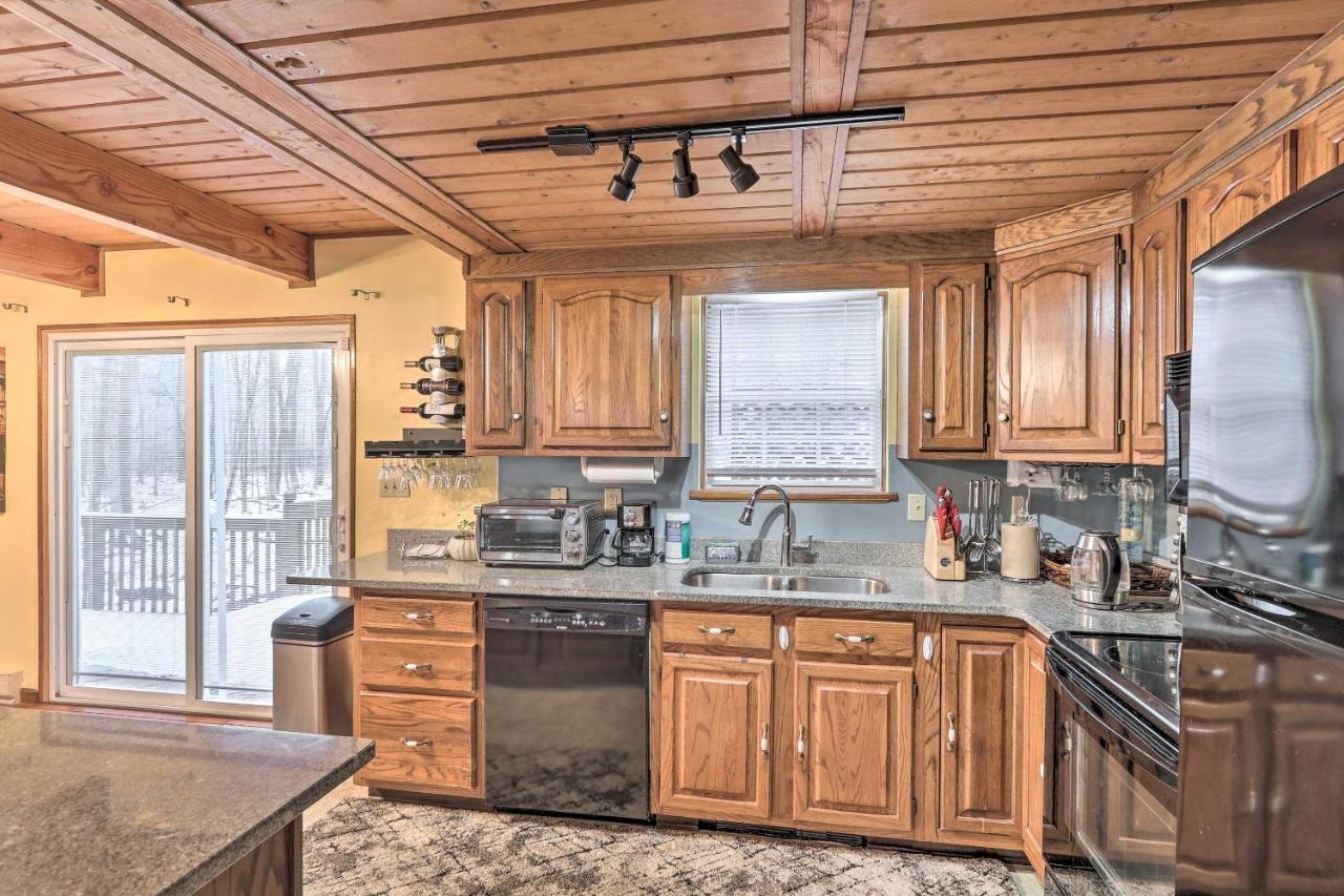 Henryville Home With Hot Tub About 5 Mi To Camelback! Екстериор снимка