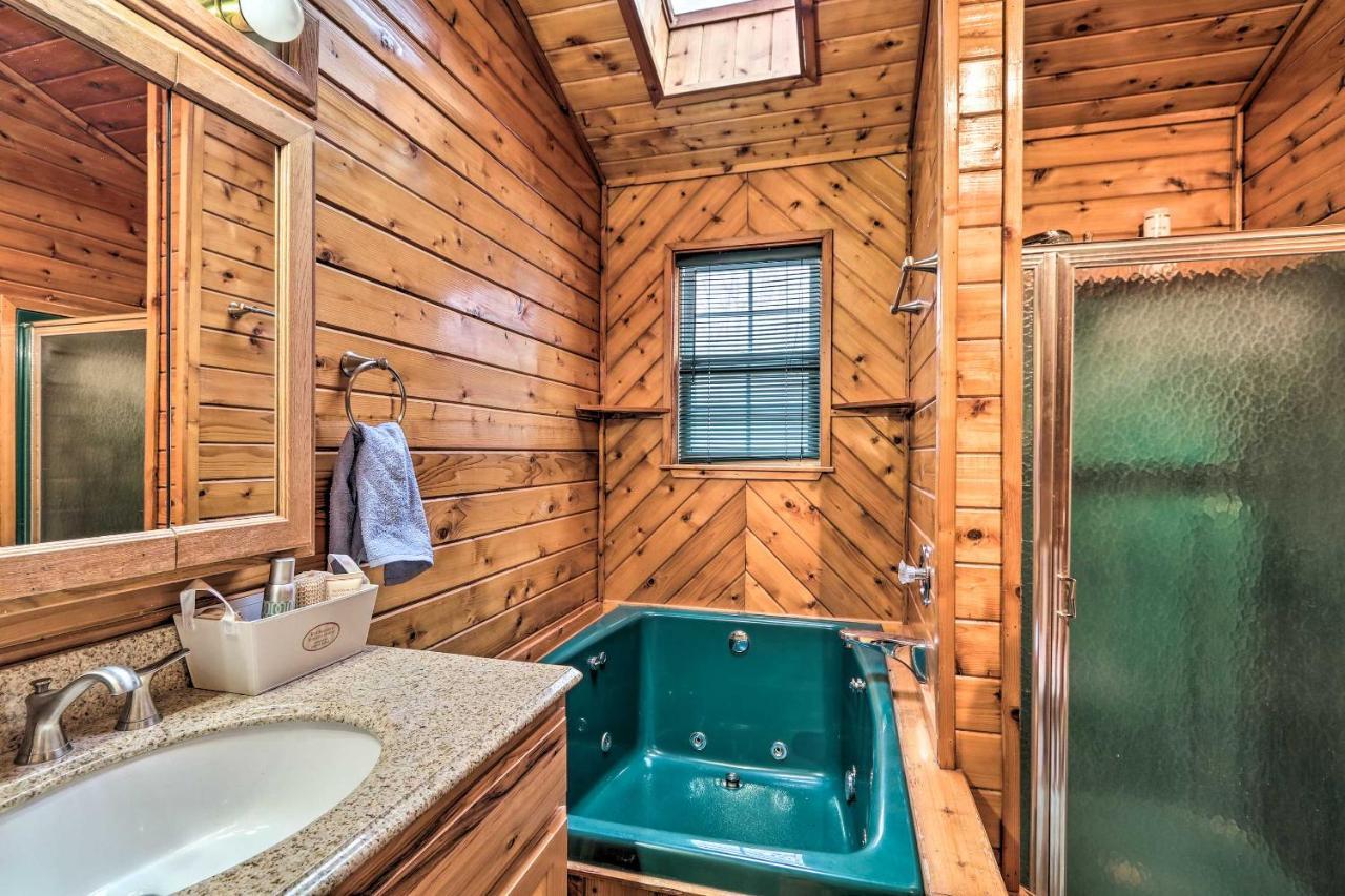 Henryville Home With Hot Tub About 5 Mi To Camelback! Екстериор снимка